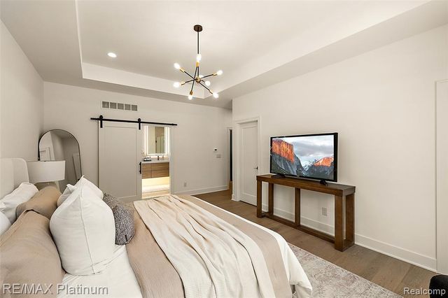 52921 Royal Park Avenue, Shelby Twp, MI 48315