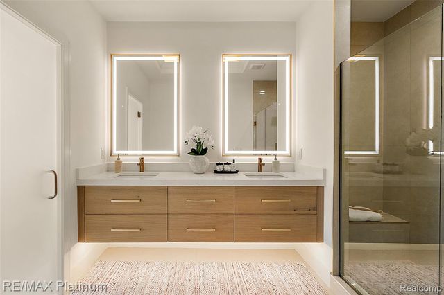 52921 Royal Park Avenue, Shelby Twp, MI 48315