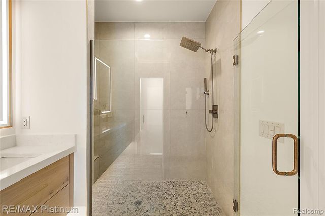 52921 Royal Park Avenue, Shelby Twp, MI 48315