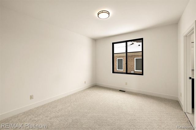 52921 Royal Park Avenue, Shelby Twp, MI 48315