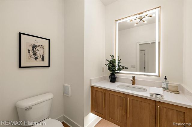 52921 Royal Park Avenue, Shelby Twp, MI 48315