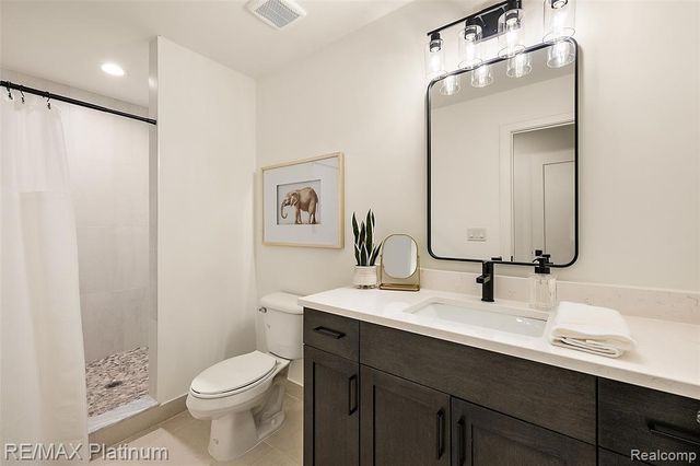 52921 Royal Park Avenue, Shelby Twp, MI 48315