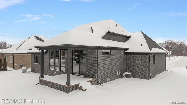 52921 Royal Park Avenue, Shelby Twp, MI 48315