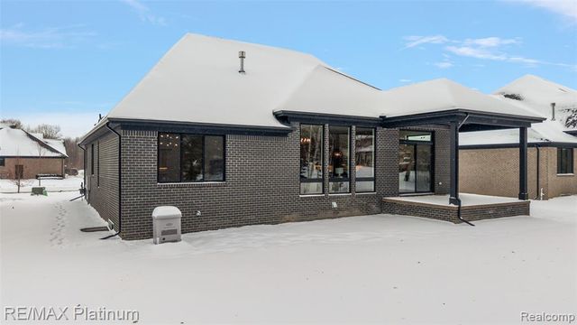 52921 Royal Park Avenue, Shelby Twp, MI 48315