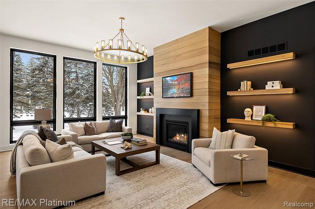 52921 Royal Park Avenue, Shelby Twp, MI 48315