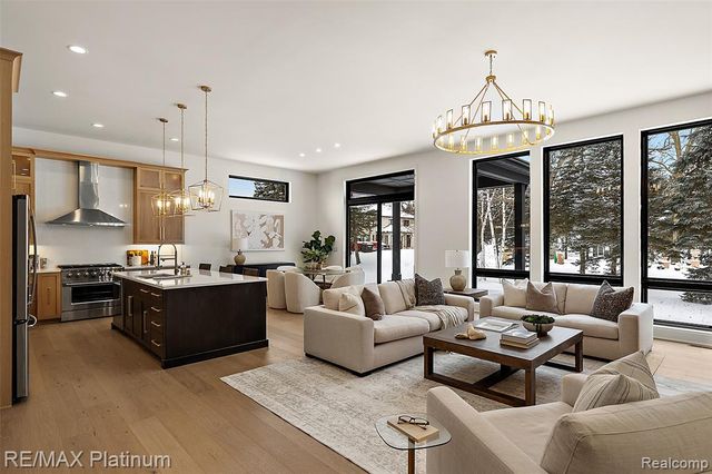 52921 Royal Park Avenue, Shelby Twp, MI 48315