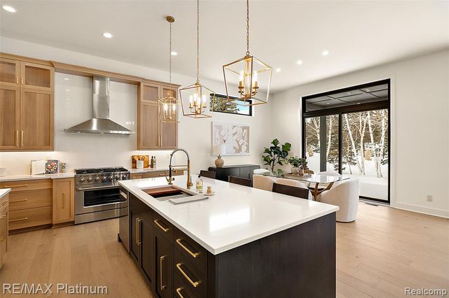 52921 Royal Park Avenue, Shelby Twp, MI 48315