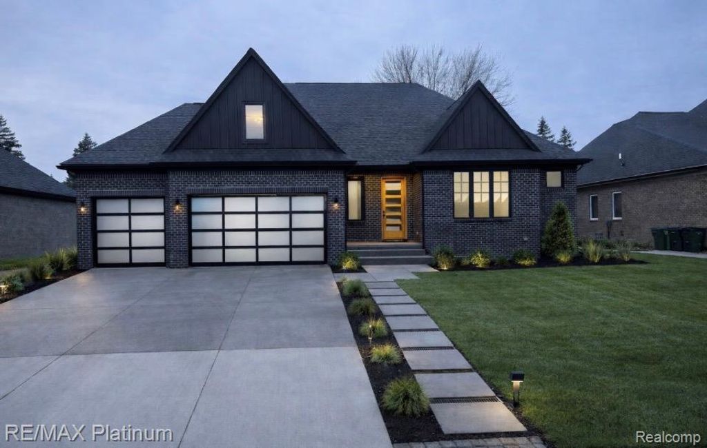 52921 Royal Park Avenue, Shelby Twp, MI 48315