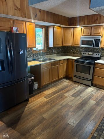 908 S Division Street, Cayuga, IN 47928