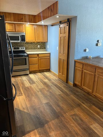 908 S Division Street, Cayuga, IN 47928