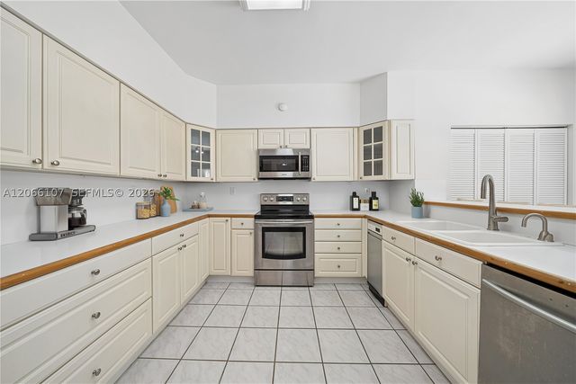 7605 SW 147th St, Palmetto Bay, FL 33158