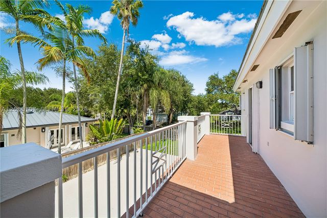 7605 SW 147th St, Palmetto Bay, FL 33158