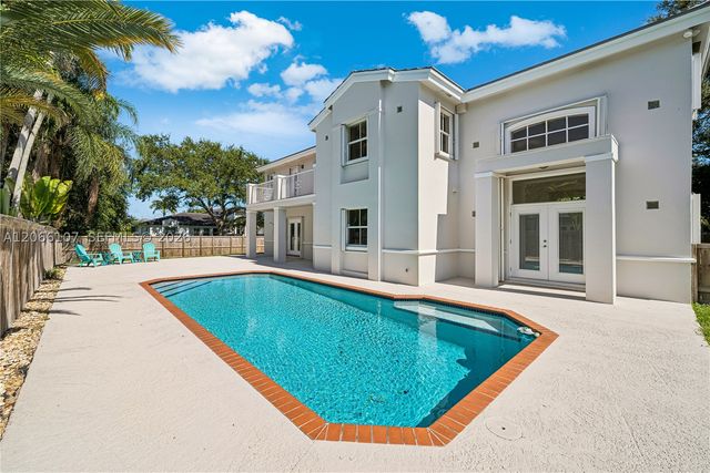 7605 SW 147th St, Palmetto Bay, FL 33158