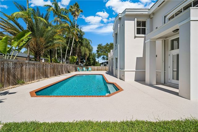 7605 SW 147th St, Palmetto Bay, FL 33158