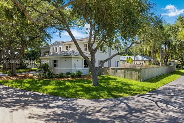 7605 SW 147th St, Palmetto Bay, FL 33158