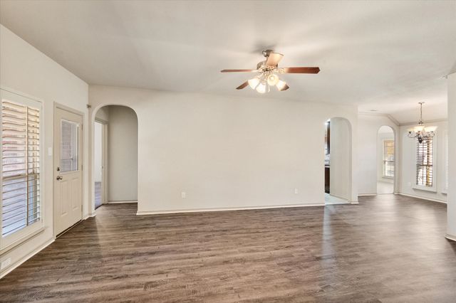 1613 Country Hills Drive, Midlothian, TX 76065