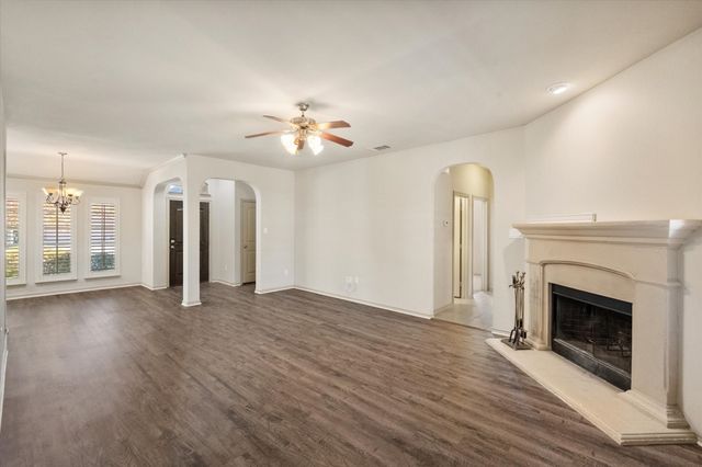 1613 Country Hills Drive, Midlothian, TX 76065