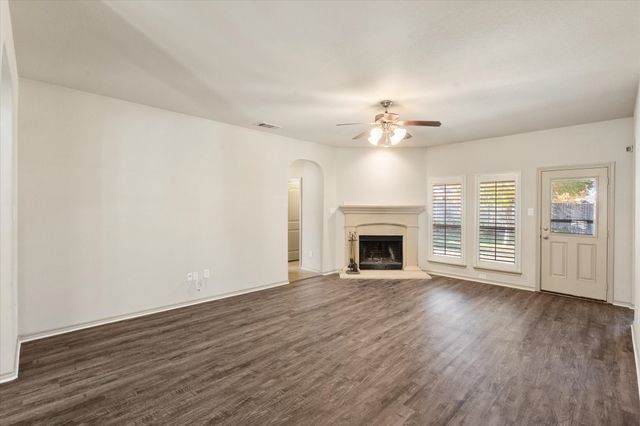 1613 Country Hills Drive, Midlothian, TX 76065