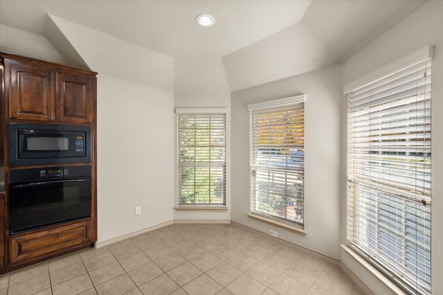 1613 Country Hills Drive, Midlothian, TX 76065