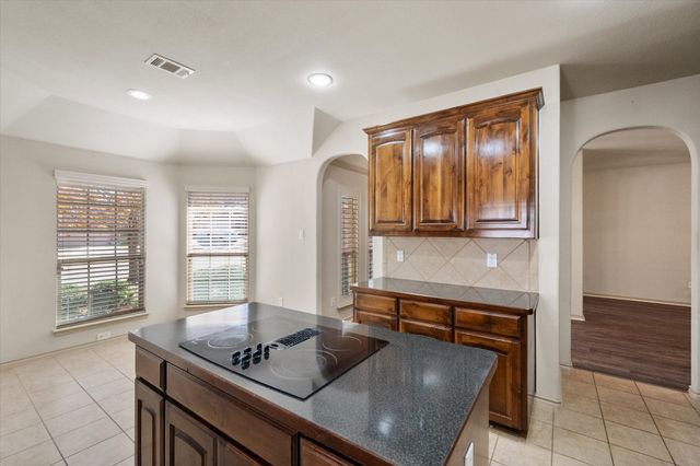 1613 Country Hills Drive, Midlothian, TX 76065