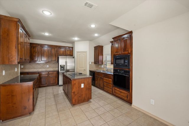 1613 Country Hills Drive, Midlothian, TX 76065