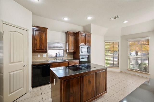 1613 Country Hills Drive, Midlothian, TX 76065