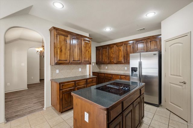 1613 Country Hills Drive, Midlothian, TX 76065