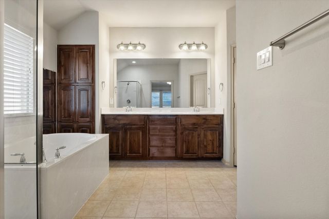 1613 Country Hills Drive, Midlothian, TX 76065