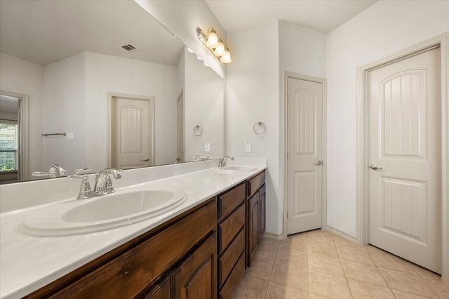 1613 Country Hills Drive, Midlothian, TX 76065