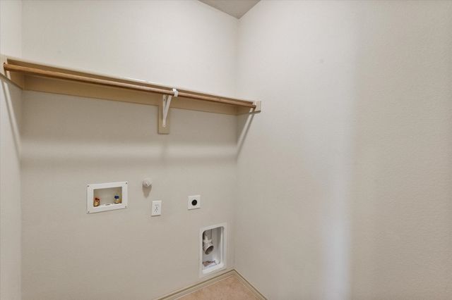 1613 Country Hills Drive, Midlothian, TX 76065