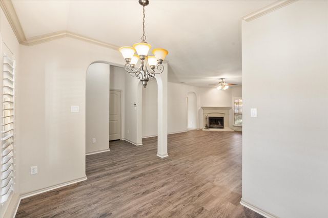 1613 Country Hills Drive, Midlothian, TX 76065