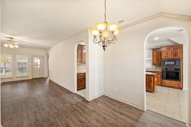 1613 Country Hills Drive, Midlothian, TX 76065