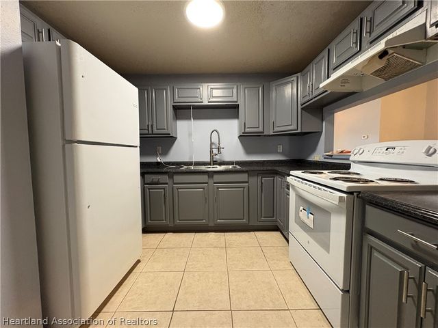 3928 Mendoza Avenue, Sebring, FL 33872