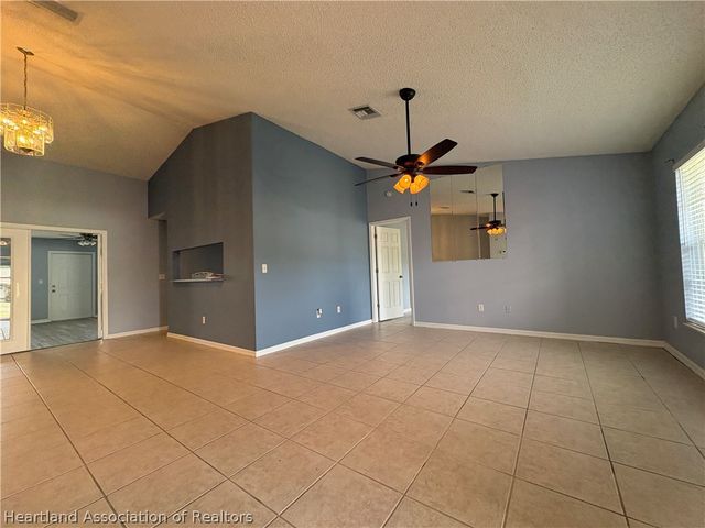 3928 Mendoza Avenue, Sebring, FL 33872