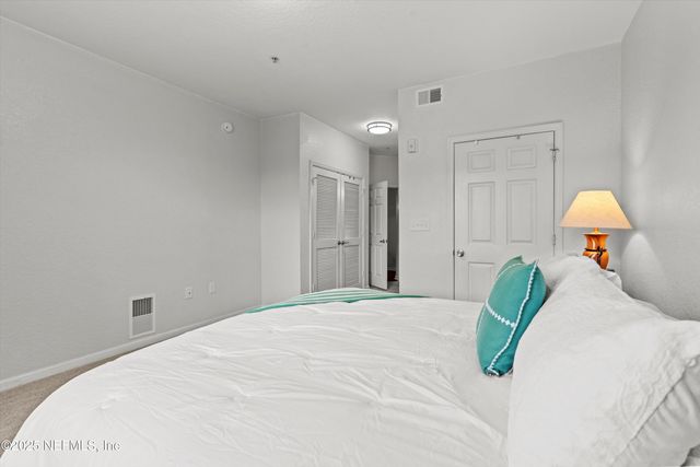 8539 GATE Parkway W 131, Jacksonville, FL 32216