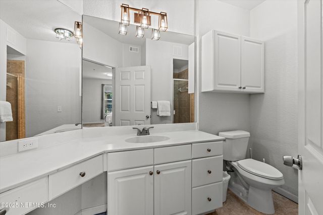 8539 GATE Parkway W 131, Jacksonville, FL 32216