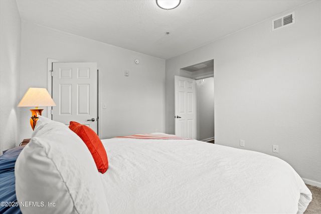 8539 GATE Parkway W 131, Jacksonville, FL 32216