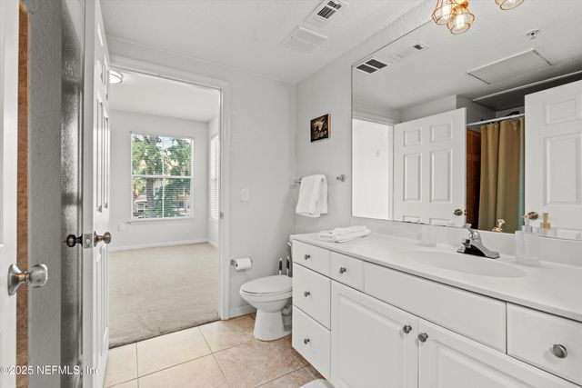 8539 GATE Parkway W 131, Jacksonville, FL 32216