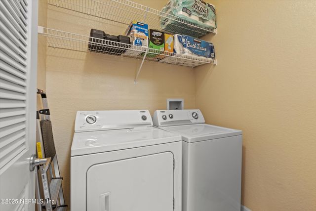 8539 GATE Parkway W 131, Jacksonville, FL 32216