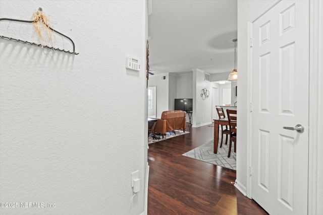 8539 GATE Parkway W 131, Jacksonville, FL 32216