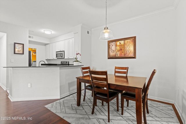 8539 GATE Parkway W 131, Jacksonville, FL 32216