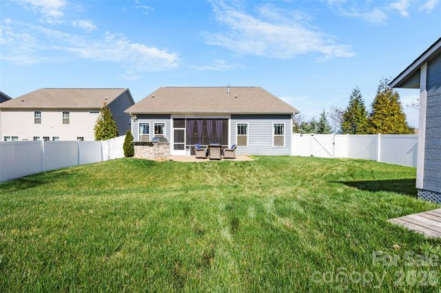 105 W Northstone Road, Mooresville, NC 28115