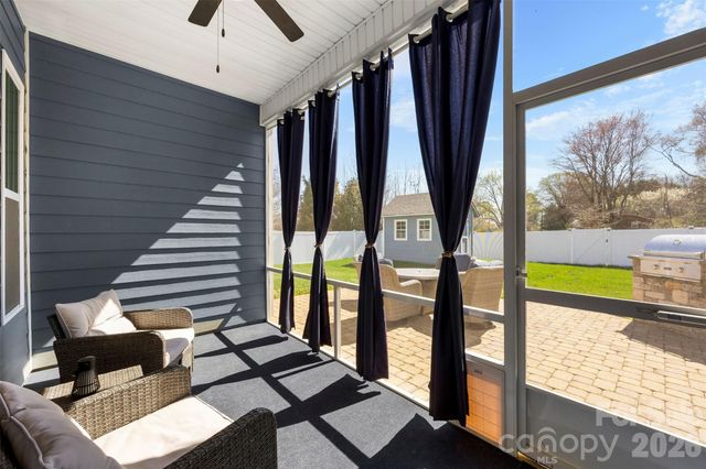 105 W Northstone Road, Mooresville, NC 28115