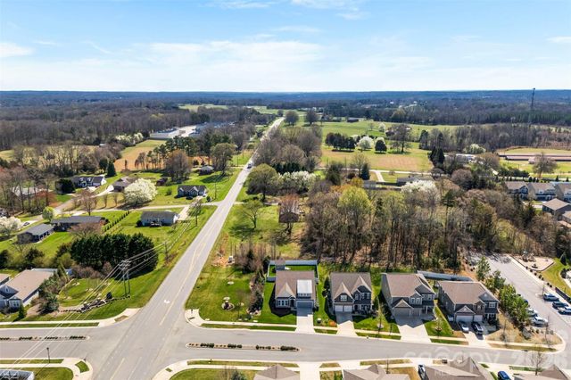 105 W Northstone Road, Mooresville, NC 28115