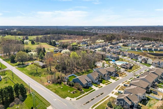 105 W Northstone Road, Mooresville, NC 28115