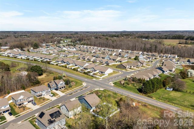 105 W Northstone Road, Mooresville, NC 28115