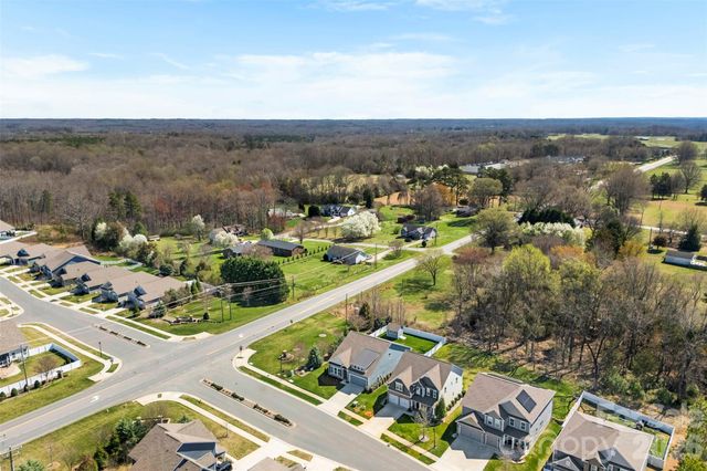 105 W Northstone Road, Mooresville, NC 28115