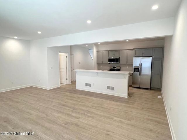 42 Landon Lane, Malta, NY 12020