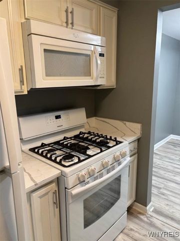 120 Charter Oaks Drive 1, Amherst, NY 14228