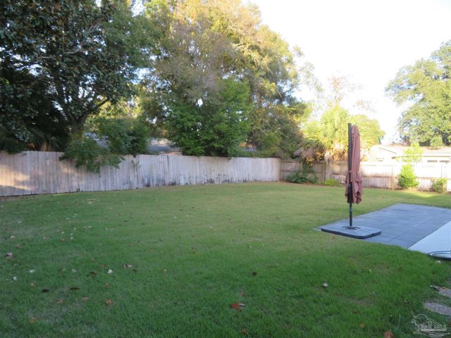 210 Norwich Dr, Gulf Breeze, FL 32561